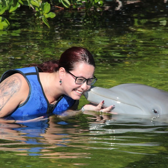 Meet your Posher, Destenie - Picture 1 of 1